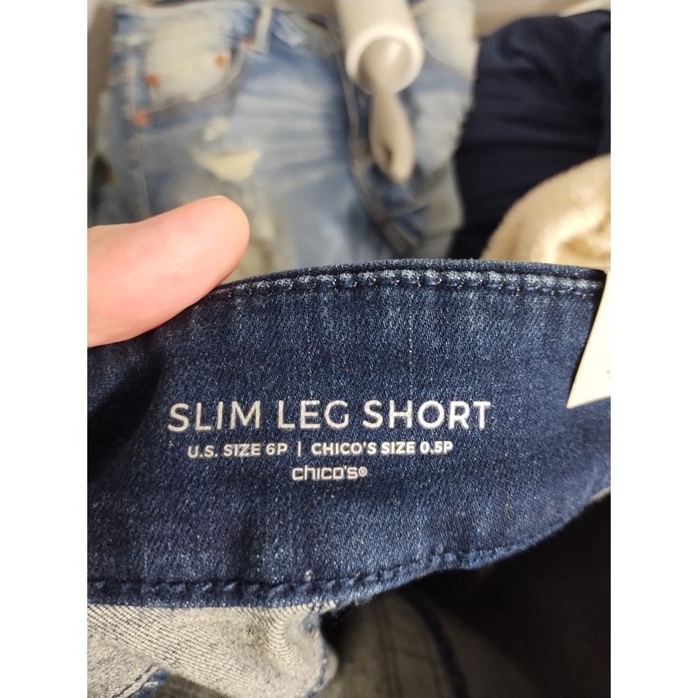 Chico's Slim Leg‎ Pull On Denim Shorts Modest Beach Resortwear Sz 0.5P 6P - Picture 5 of 5